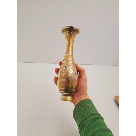 Vintage etched brass vase with flowers design - Picture 7 of 10